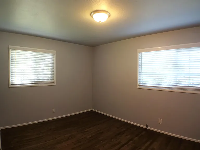 708 Douglas Ln — Photo 13