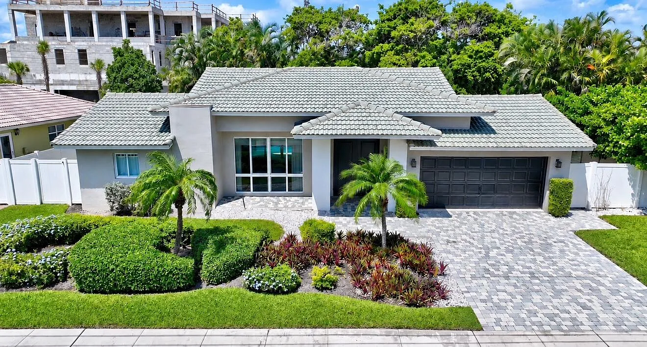 3 bed, 2.0 bath, 2290 sqft, $6,000 — Photo 3