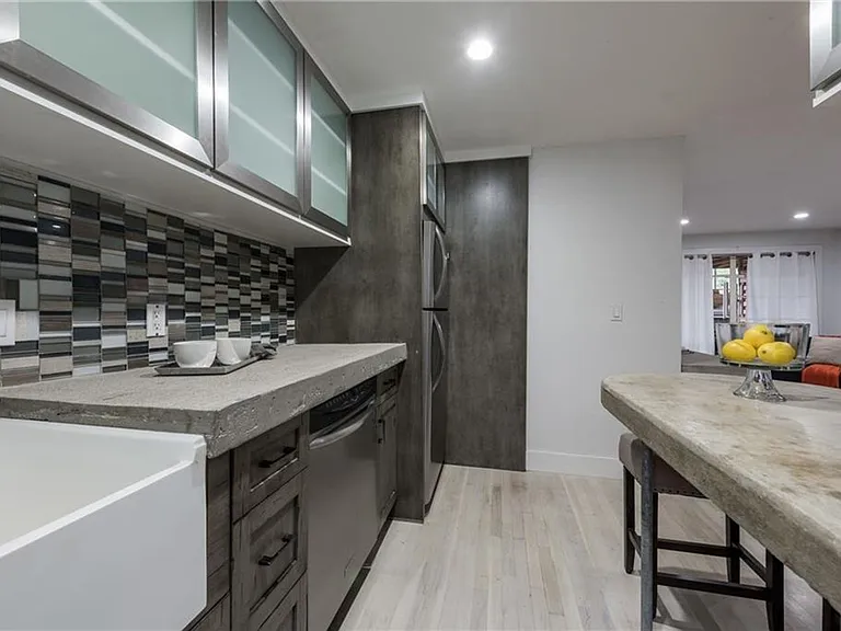 1212 Castle Hill St #7 — Photo 24