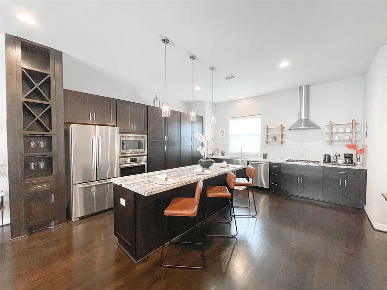 1611 Crockett St — Photo 17