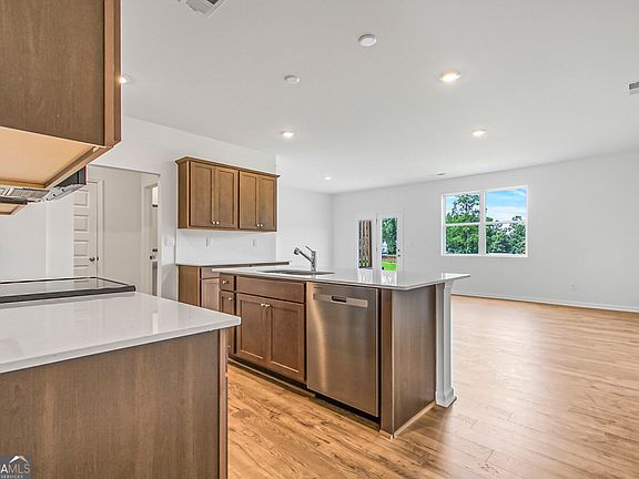 5th image of 3597 Rowlett St