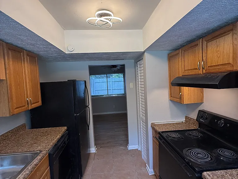 904 Pine Oak Trl — Photo 22