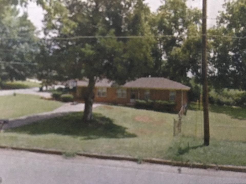 2nd image of 5816 Ash St
