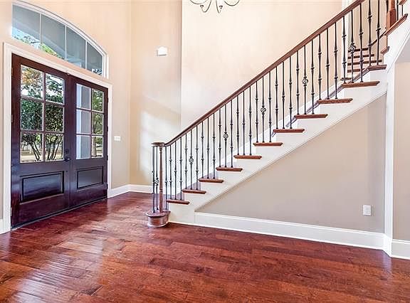 3rd image of 213 Thornwood Dr