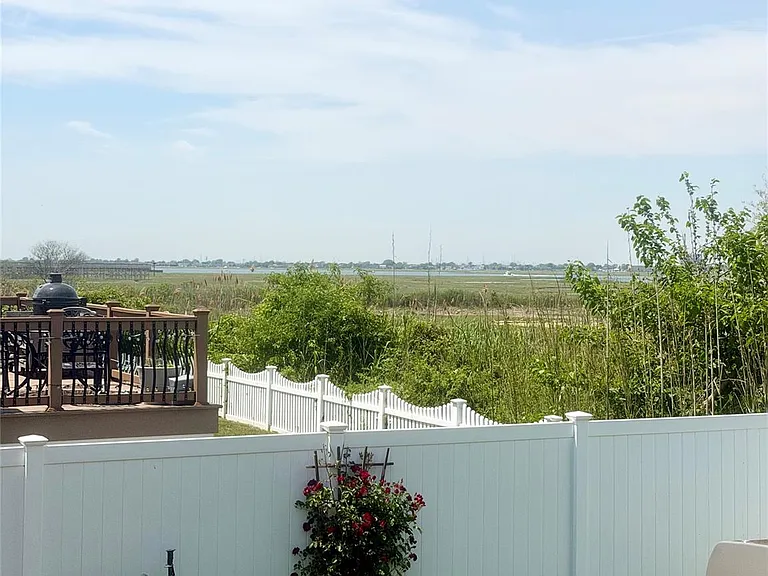 821 Channel Rd — Photo 16