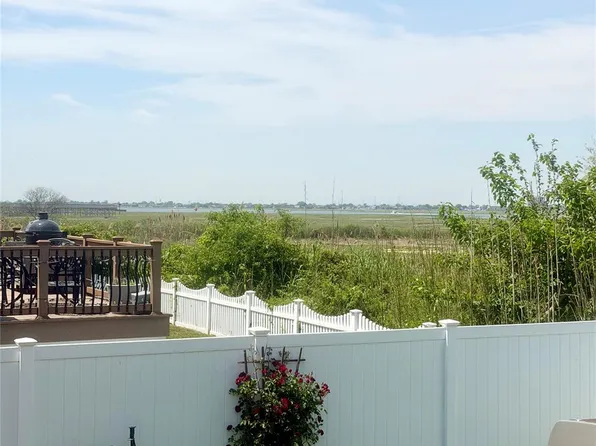 821 Channel Rd, Long Beach, NY 11561