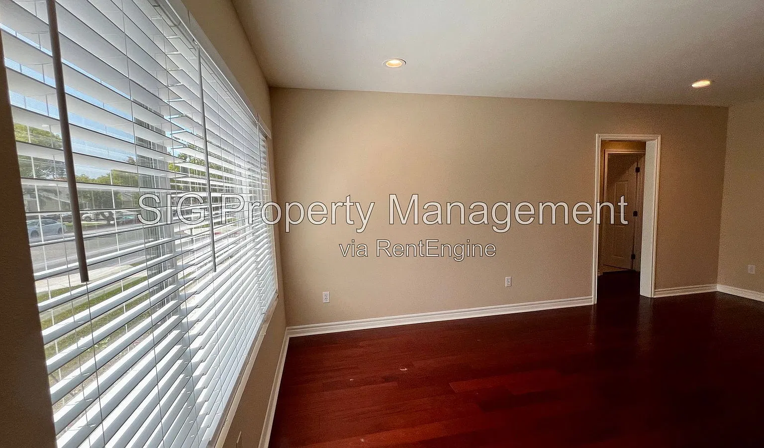 4 bed, 2.0 bath, 1593 sqft, $4,200 — Photo 3