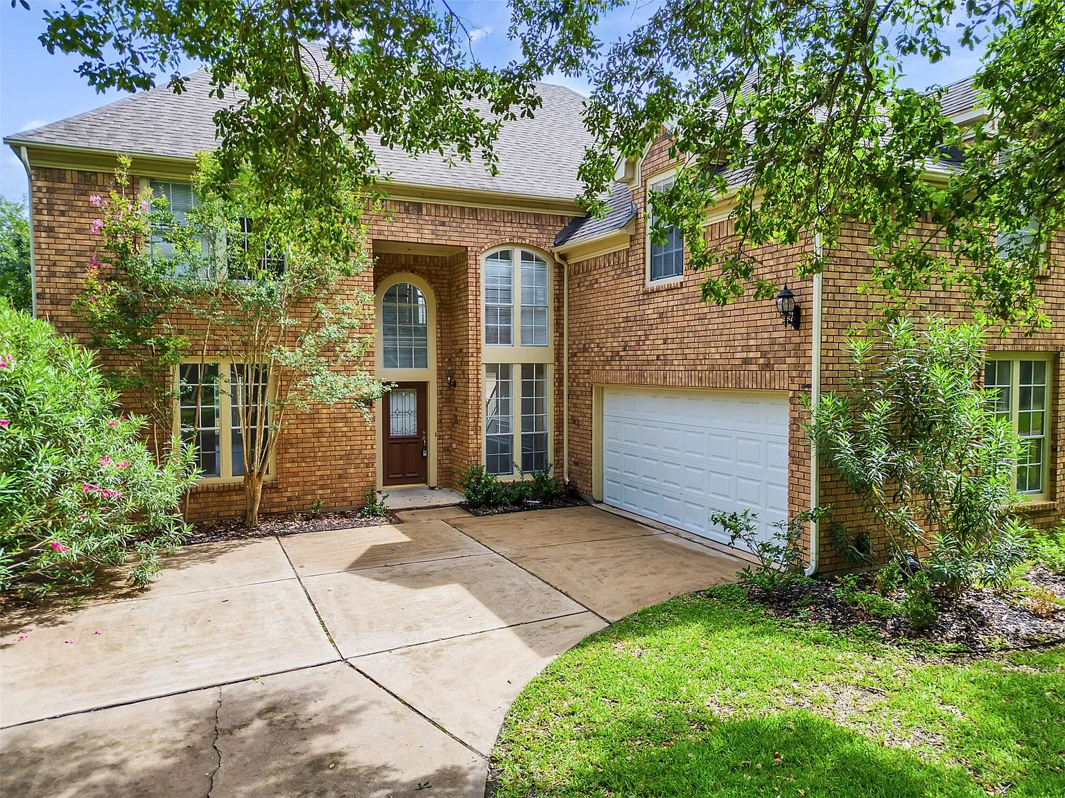 4 bed, 3.5 bath, 3905 sqft, $3,250 — Photo 1