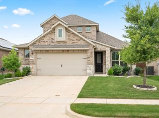 1905 Tomahawk Trl, Aubrey, TX 76227