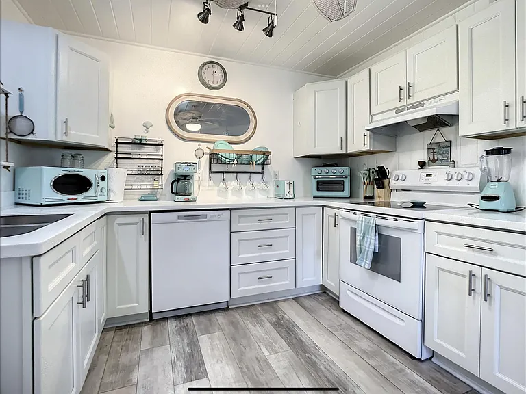 121 Granada St #E — Photo 4