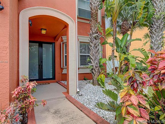 4th image of 16131 SW 49th Ct