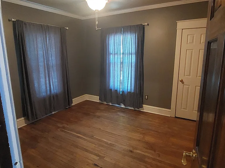 3112 Summit St — Photo 3