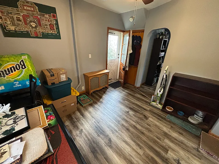 137 E Elm St — Photo 7