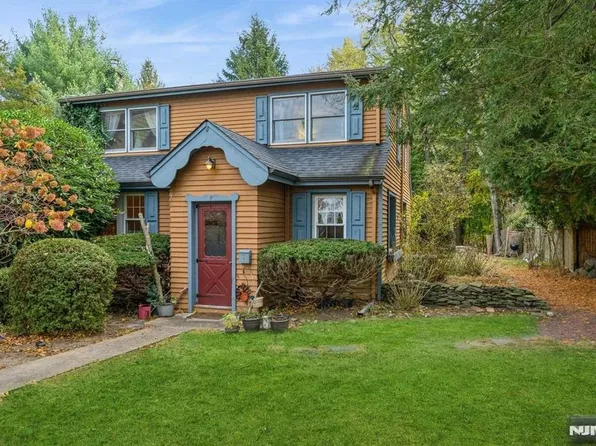 7 Walnut St, Montvale, NJ 07645