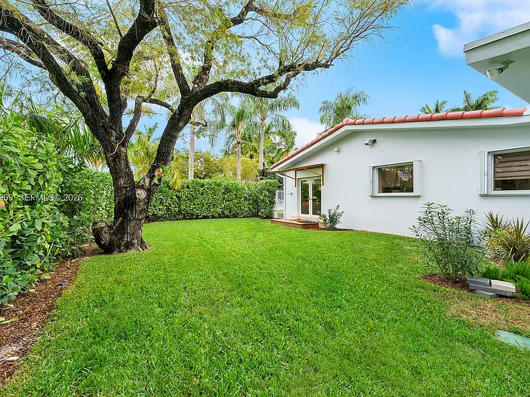 200 N Hibiscus Dr — Photo 40