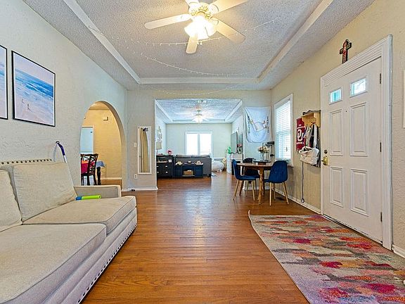 2nd image of 609 S Crawford Ave