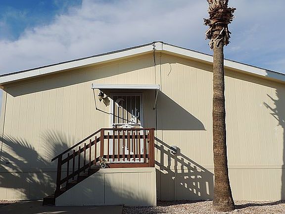 Side Porch Entrance w/drive