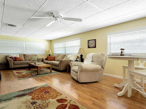 4th image of 456 Alemeda Dr