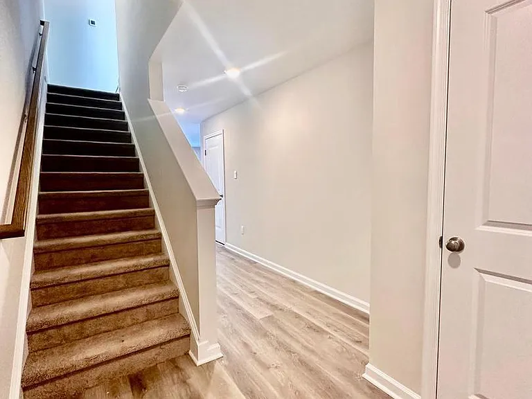 102 Jonagold Dr — Photo 12
