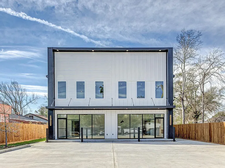 704 S 1st St — Photo 16