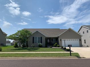 1404 Willow Dr, Washington, IL 61571