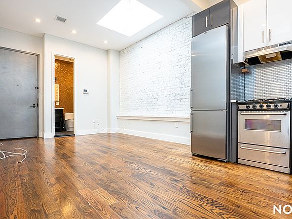 4th image of 6015 Myrtle Ave #P
