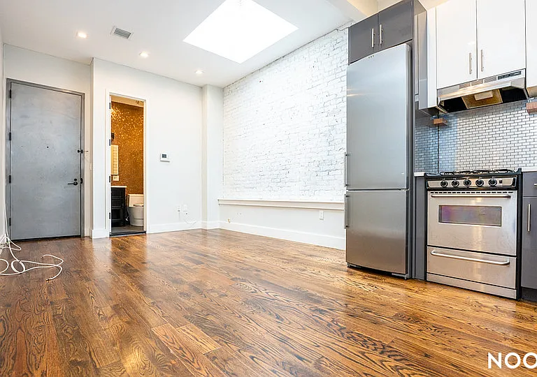 60-15 Myrtle Ave #R — Photo 3