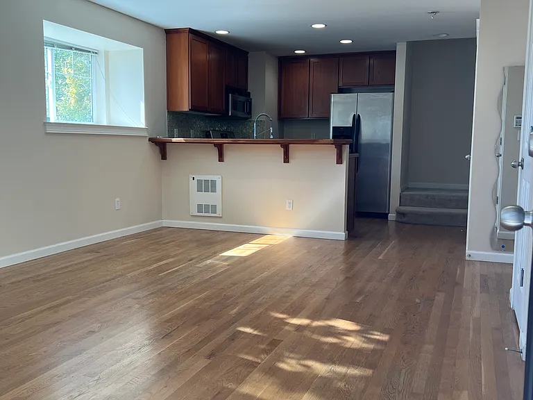7112 California Ave SW — Photo 3