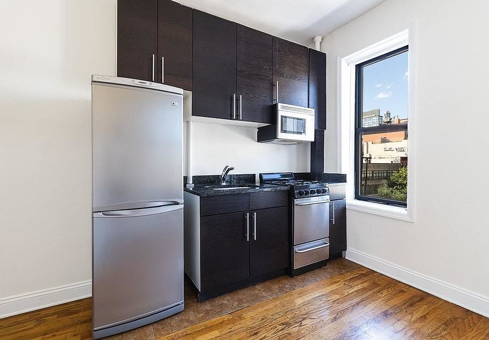 1st image of 55 Delancey St Front 3R