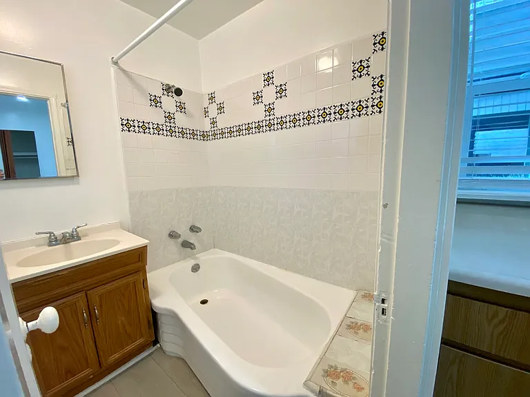 435 1/2 N Catalina Ave — Photo 4