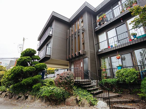 2nd image of 2101 Dexter Ave N #202
