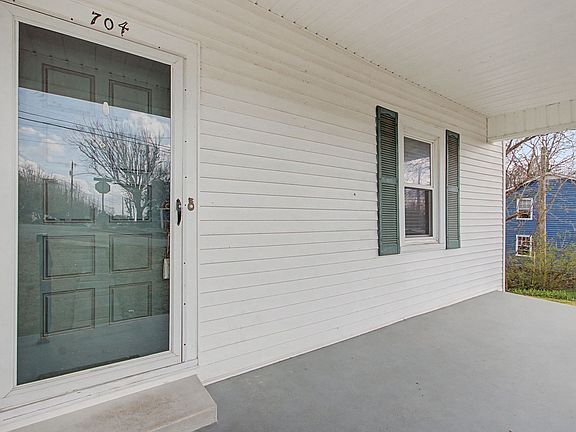 3rd image of 704 Fleming St