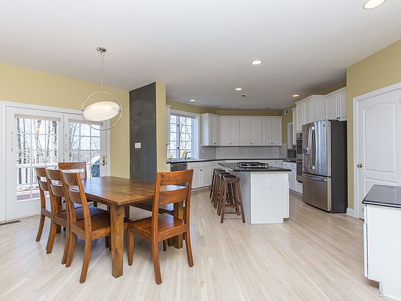 2nd image of 365 Shelbourne Ln
