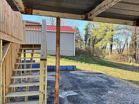 4th image of 206 Long Dr