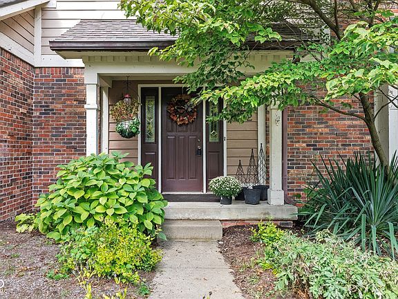 2nd image of 302 Tremont Ct