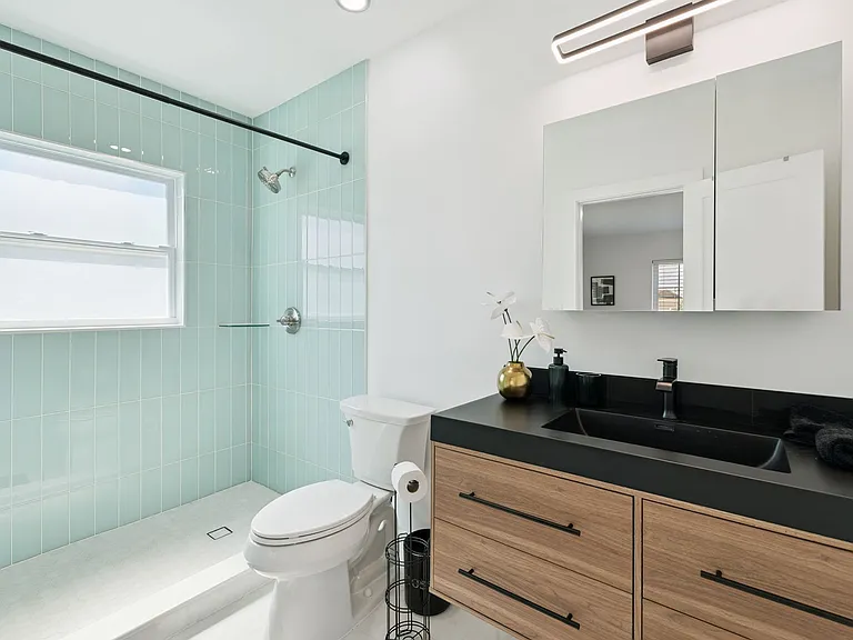 2335 Tropical Shores Dr SE — Photo 3