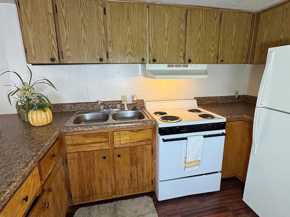 1909 W College St #2