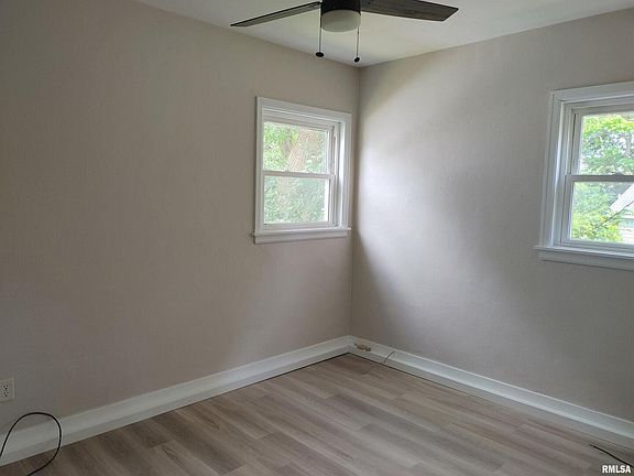 5th image of 1417 College Ave