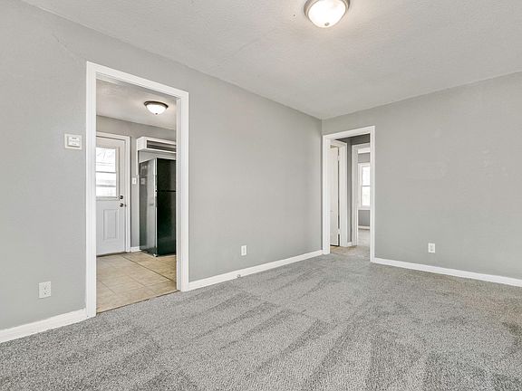 4th image of 4209 S Polk St