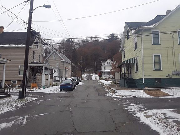 4th image of 208 Pine St