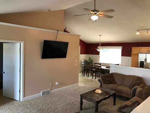 4th image of 2530 E Pine Ln