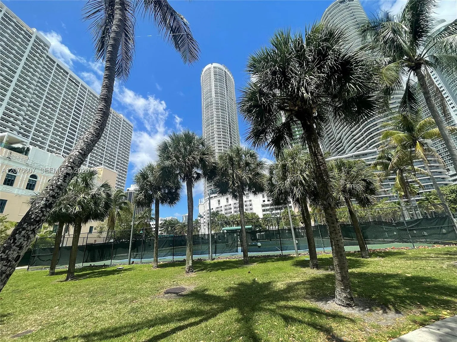 Opera Tower Condo — Photo 4