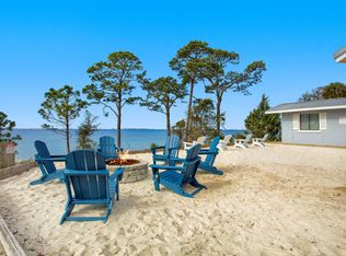 203 Pippin Dr, Mary Esther, FL 32569