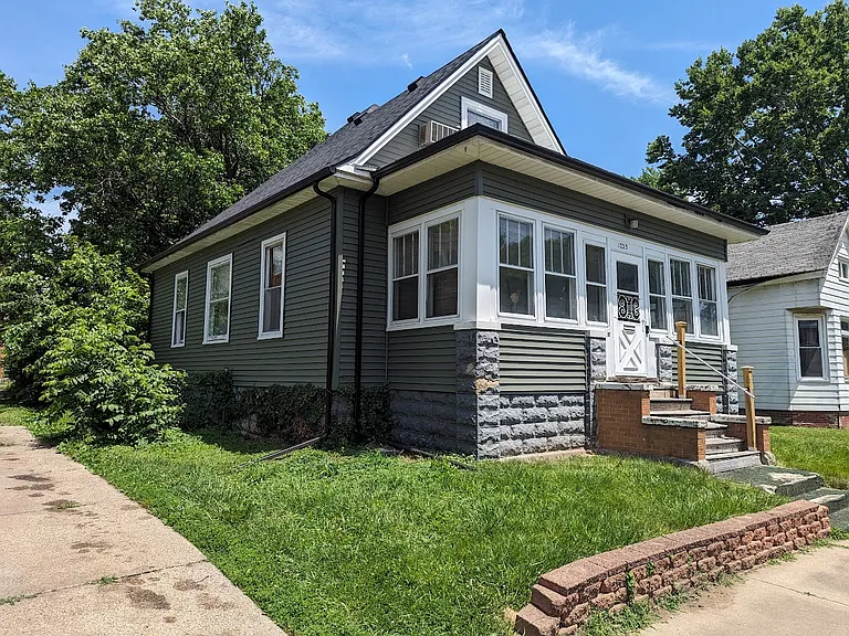 1723 W Fredonia Ave — Photo 2