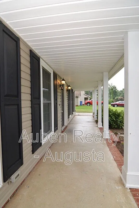 3 bed, 2.0 bath, 1638 sqft, $1,800 — Photo 3