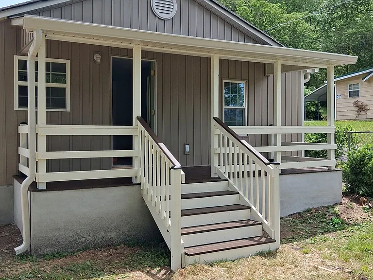 803 Lang St SE — Photo 1