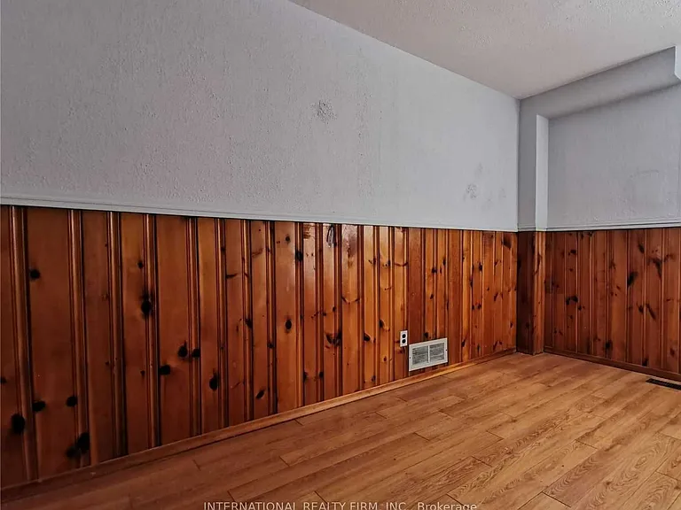 280 Cook St E — Photo 2
