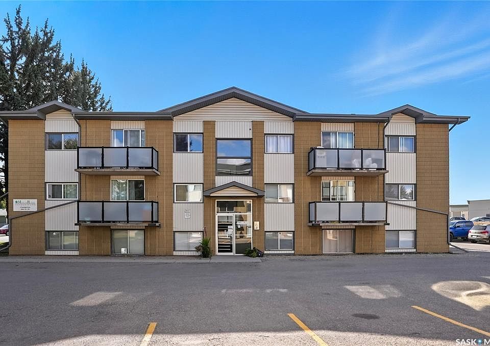 1st image of 5 Columbia Dr #103