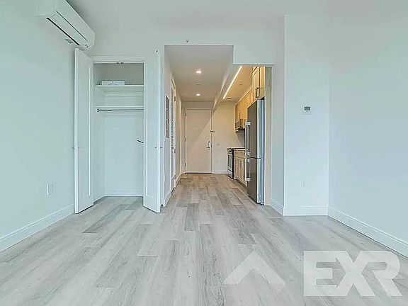 3rd image of 160 Clarkson Ave APT 7T