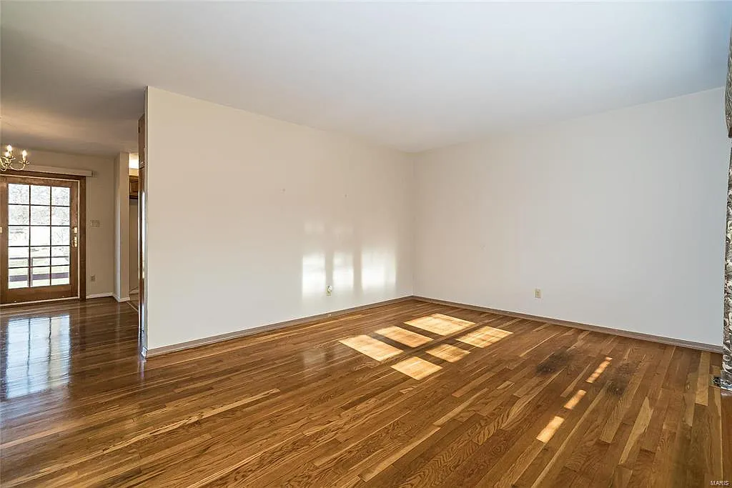 3 bed, 1.5 bath, 962 sqft, $1,850 — Photo 2